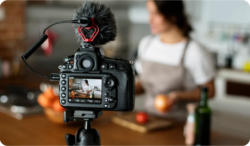Producción de video para redes sociales en Bogotá contenido digital grabación con cámara CAPCOMstudio
