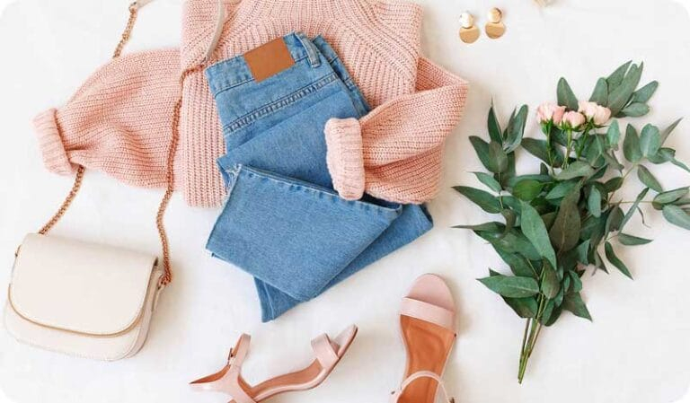 Composición de outfit completo fotografiado para marca de moda