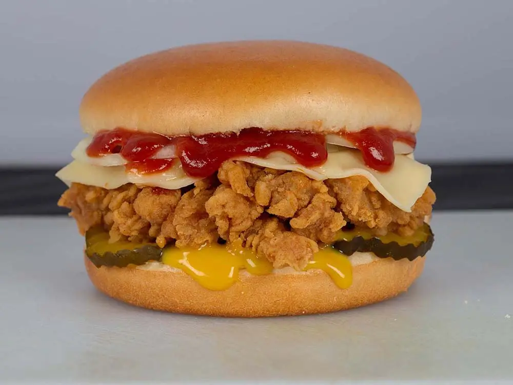 Hamburguesa de pollo estilo KFC antes de edición fondo original