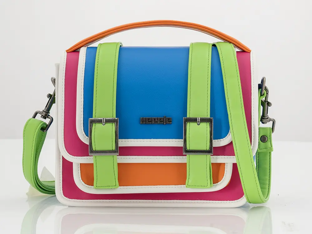 Comparativa bolso de colores en fotografía profesional antes y después