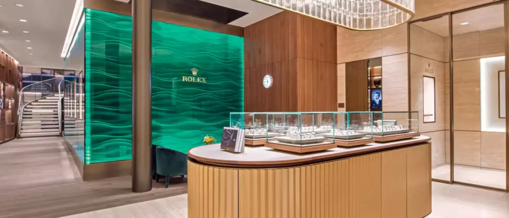 Interior de tienda Rolex con vitrinas de lujo fotografía comercial de joyería