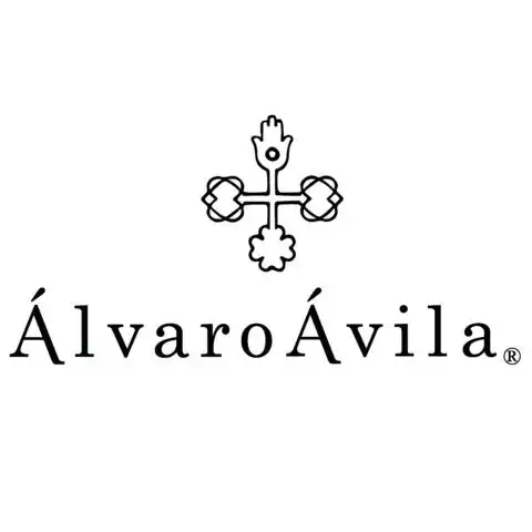 Logotipo de Álvaro Ávila sobre fondo blanco para identidad visual de marca de joyería.